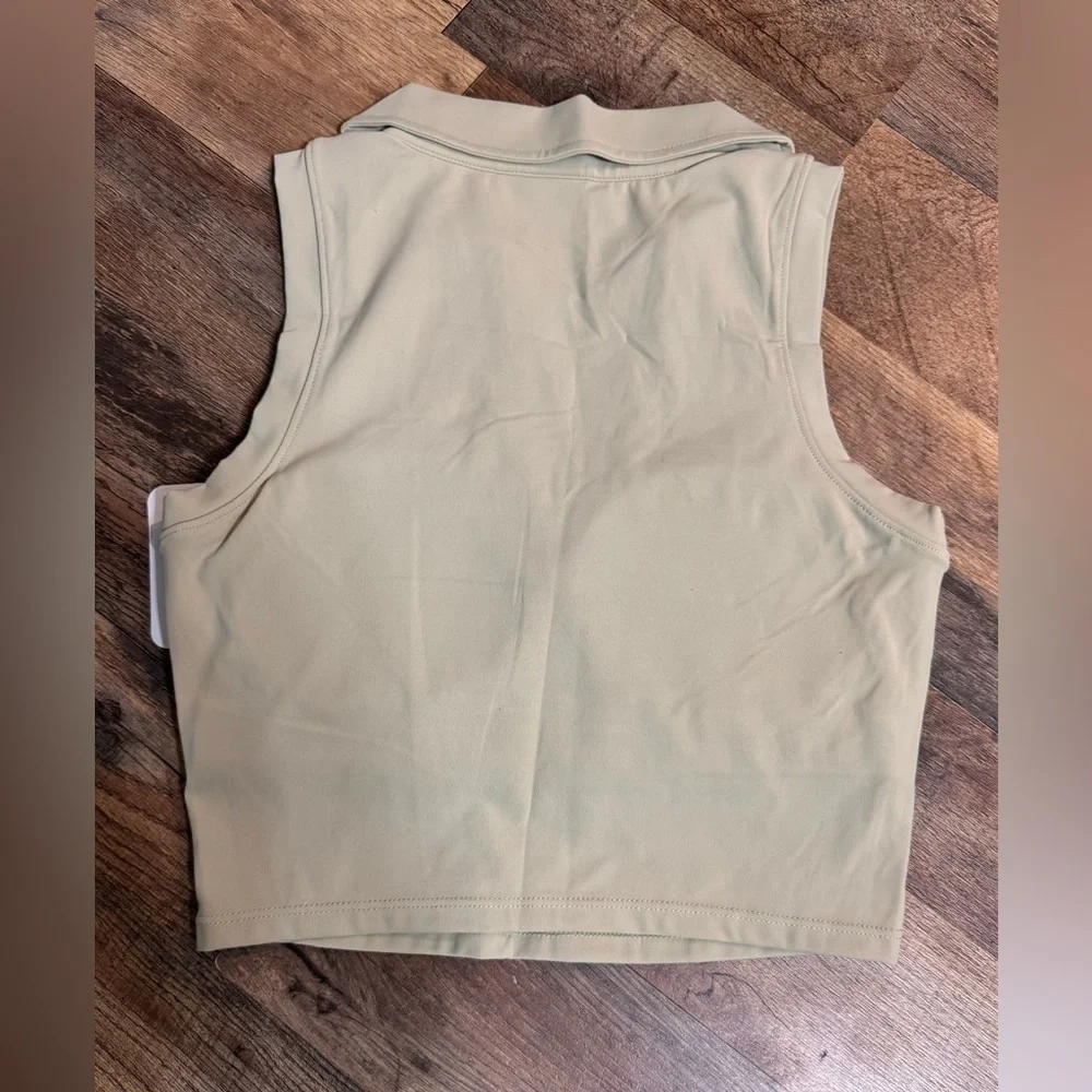 Mono B Sage Green Collared Athletic Crop Tank Top Built-In Shelf Bra Small - Picture 4 of 12